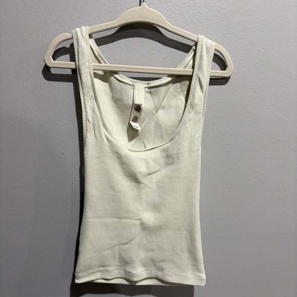SKIMS Tops - SKIMS Cotton Rib Scoop Neck Tank Top Cream XS
